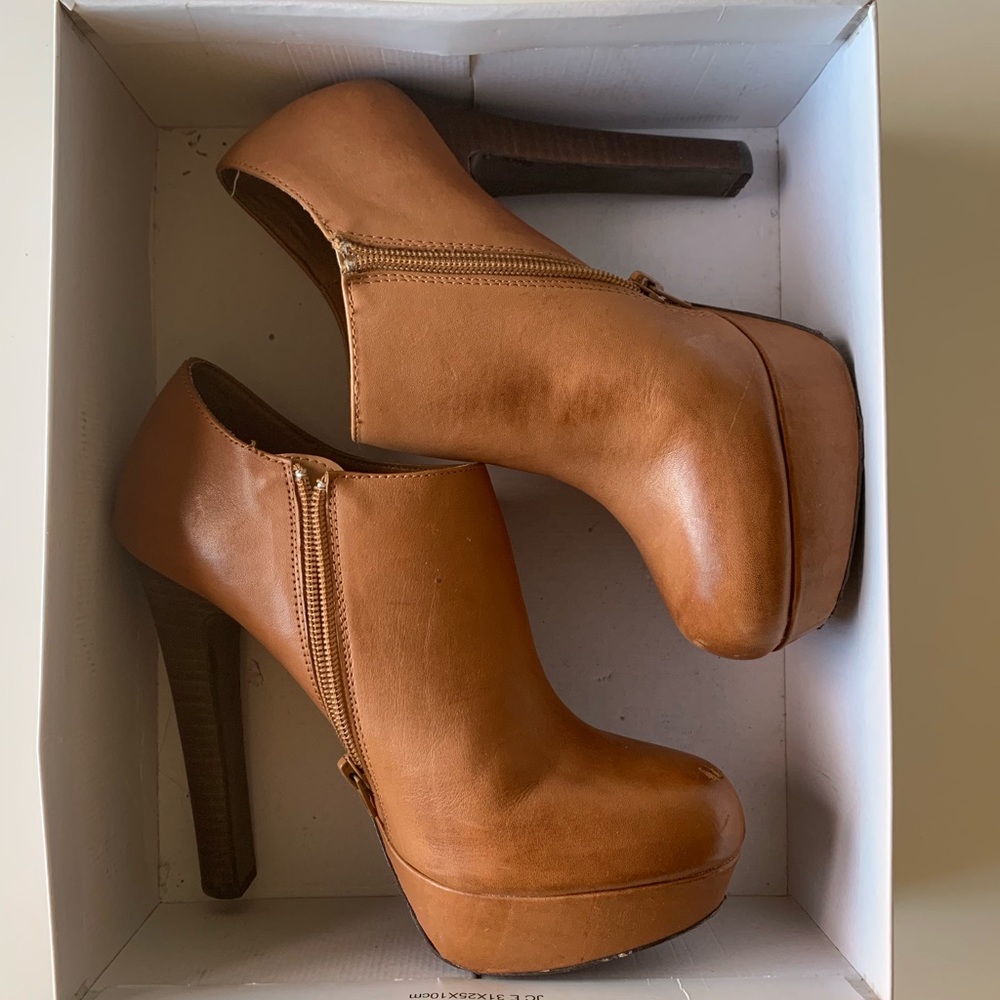 Steve Madden Camel colored booties 🐪